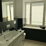 Ein Katzensprung Zum - 3 Zi, 2 Baeder, Balkon Binz