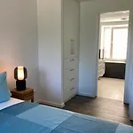 Ein Katzensprung Zum - 3 Zi, 2 Baeder, Balkon Appartement Binz
