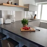 Ein Katzensprung Zum - 3 Zi, 2 Baeder, Balkon * Binz