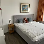 Ein Katzensprung Zum - 3 Zi, 2 Baeder, Balkon Appartamento Binz
