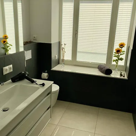 Ein Katzensprung Zum - 3 Zi, 2 Baeder, Balkon Apartmán Binz