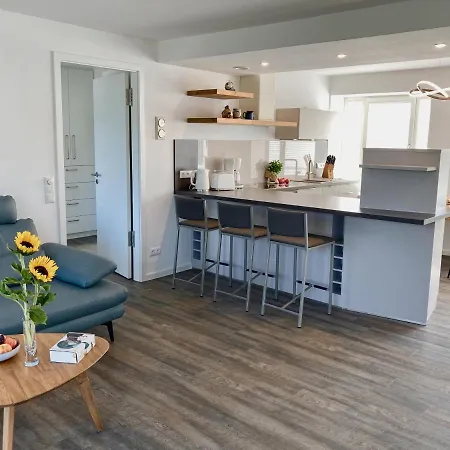 Ein Katzensprung Zum - 3 Zi, 2 Baeder, Balkon Apartamento