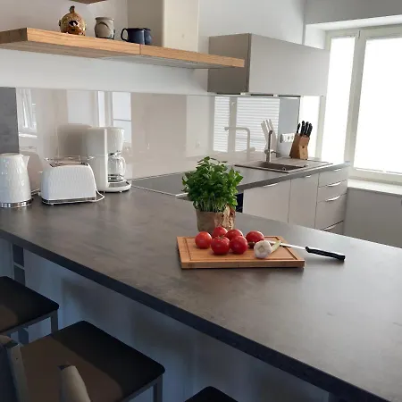 Ein Katzensprung Zum - 3 Zi, 2 Baeder, Balkon * Binz