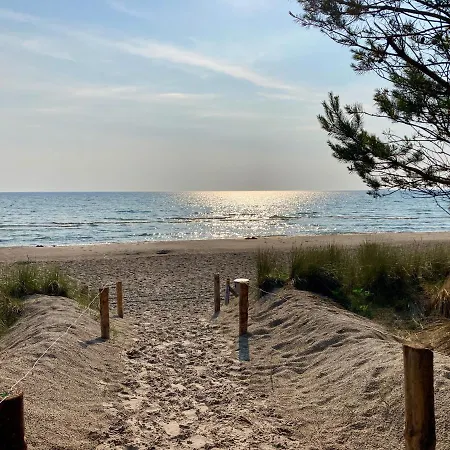 Ein Katzensprung Zum - 3 Zi, 2 Baeder, Balkon Binz