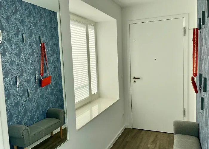 Ein Katzensprung Zum - 3 Zi, 2 Baeder, Balkon *